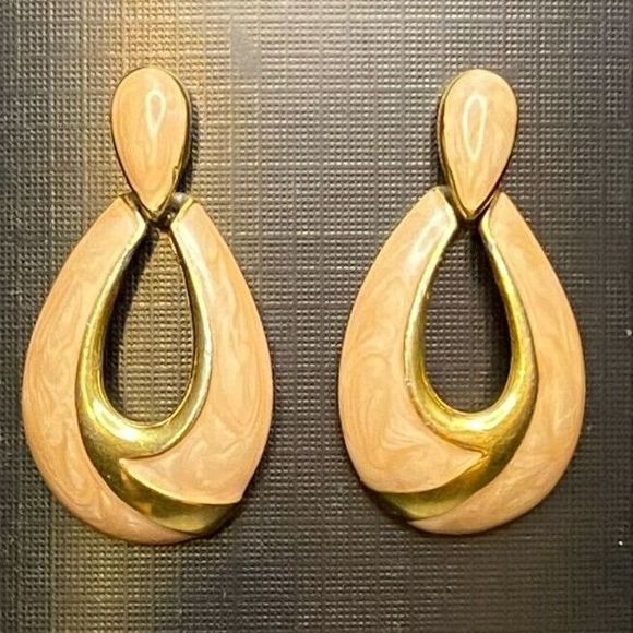 Napier Gold Tone and Nude Enamel Earrings VINTAGE - Picture 1 of 7